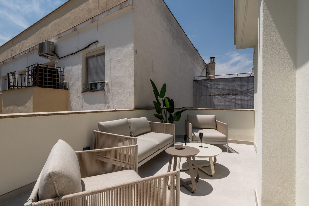 Home Staging en el barrio de Salamanca por Amueblarent con muebles de diseño en alquiler