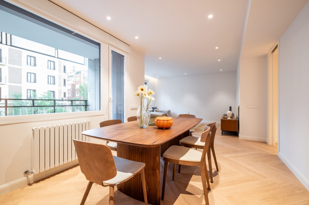 Mesa de comedor Litto en Amueblarent para alquilar